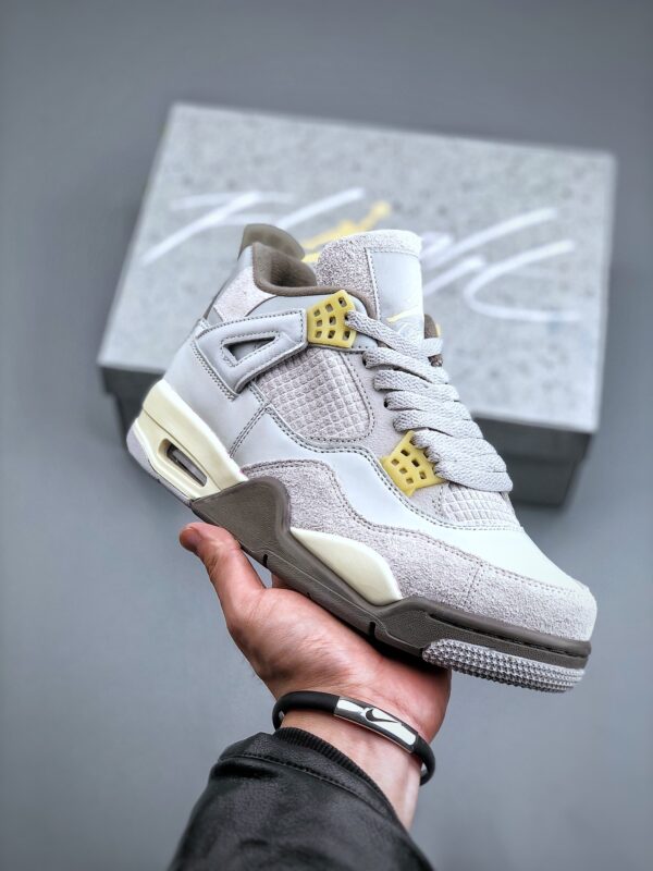 AJ4 DV3742-01